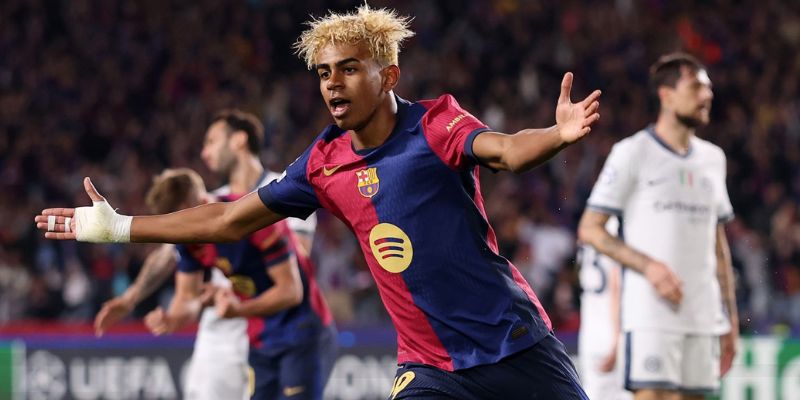 Lamine Yamal Với Messi & Ronaldo Ở Tuổi 17 – Ai Xuất Sắc Hơn? 4 Lamine Yamal có vượt trội hơn Messi và Ronaldo ở tuổi 17?